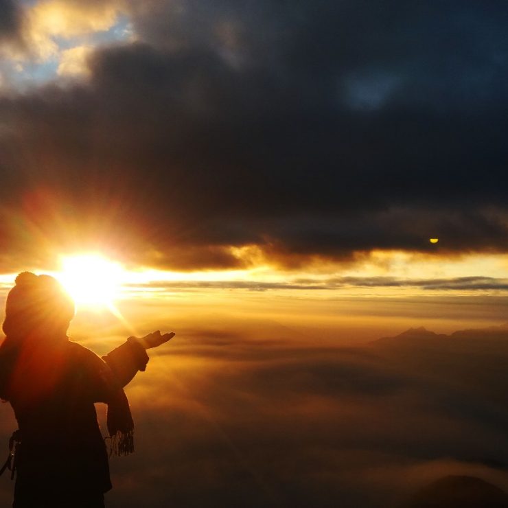 Đón bình minh giữa biển mây Tà Xùa