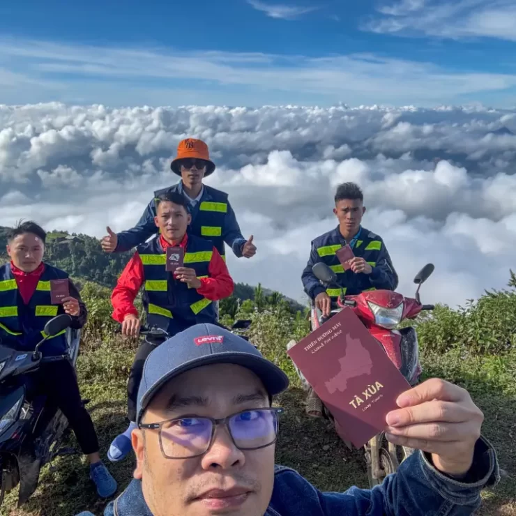 Hành Trình Khám Phá Tà Xùa Cùng Những Người Lái Xe Địa Phương