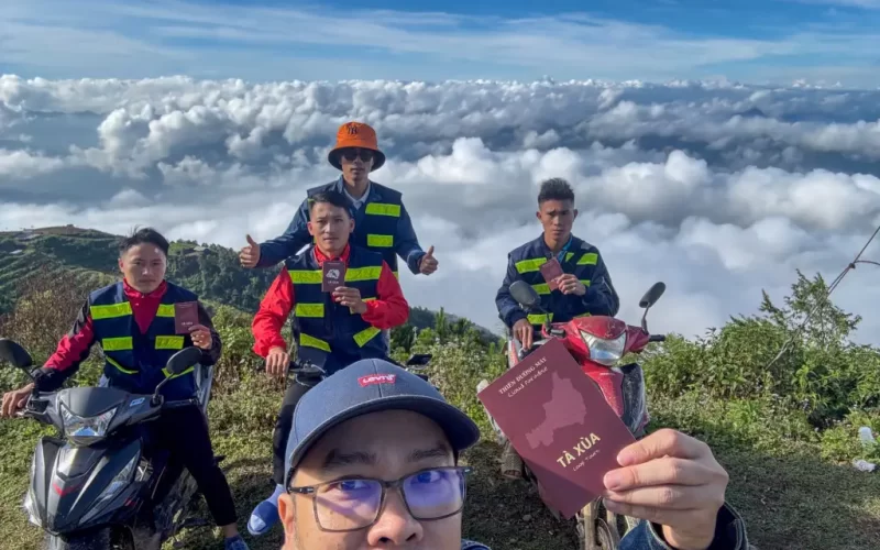 Hành Trình Khám Phá Tà Xùa Cùng Những Người Lái Xe Địa Phương